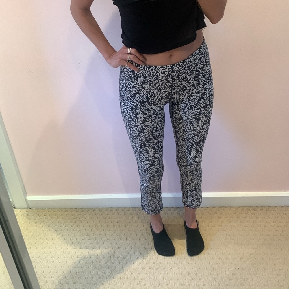 Nike medium mid rise black white speckled workout leggings tie waistband dri-fit
